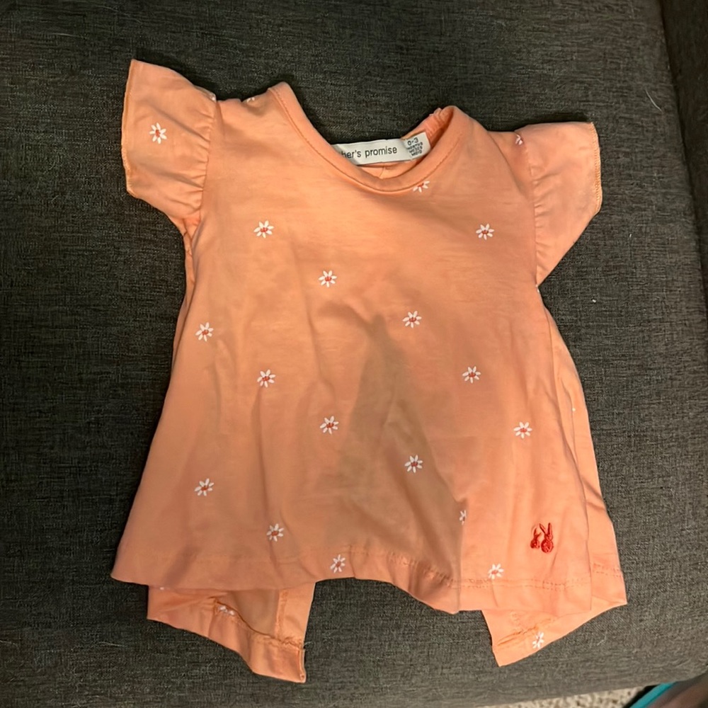 NWOT - Mother’s Promise Floral t-shirt